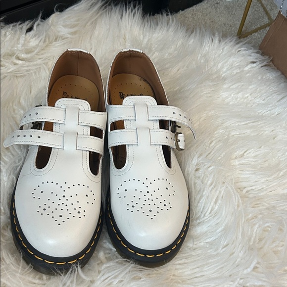 NWOT Dr. Martens 8065 Smooth
Leather Mary Jane White Shoes Size 10 - Picture 3 of 7